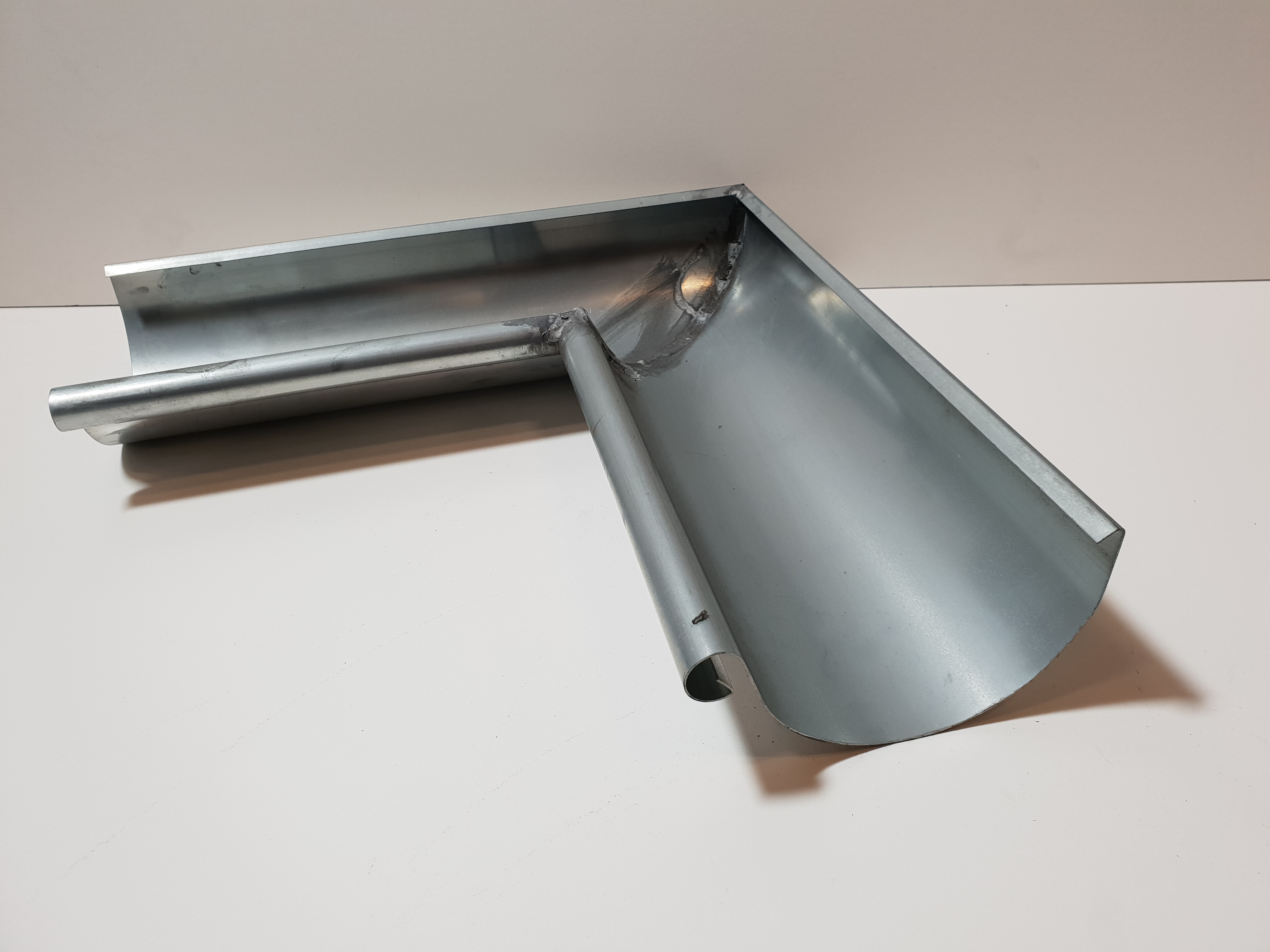 Zink   vm hoek bi halfr zs 333 5st/ds eur/st 220000624