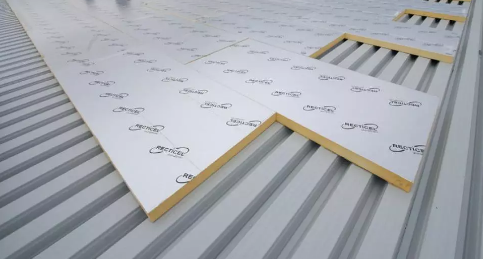 Eurothane silver 142mm 1200/600  2,16m2/pak eur/m2 r-waarde = 6,35 / euroklasse b s2 d0