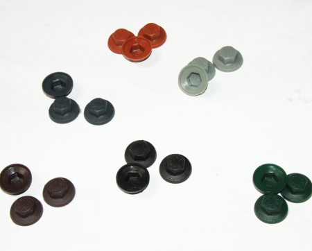 Kleurkapje 18mm ral 8019 bruin        100st/pak