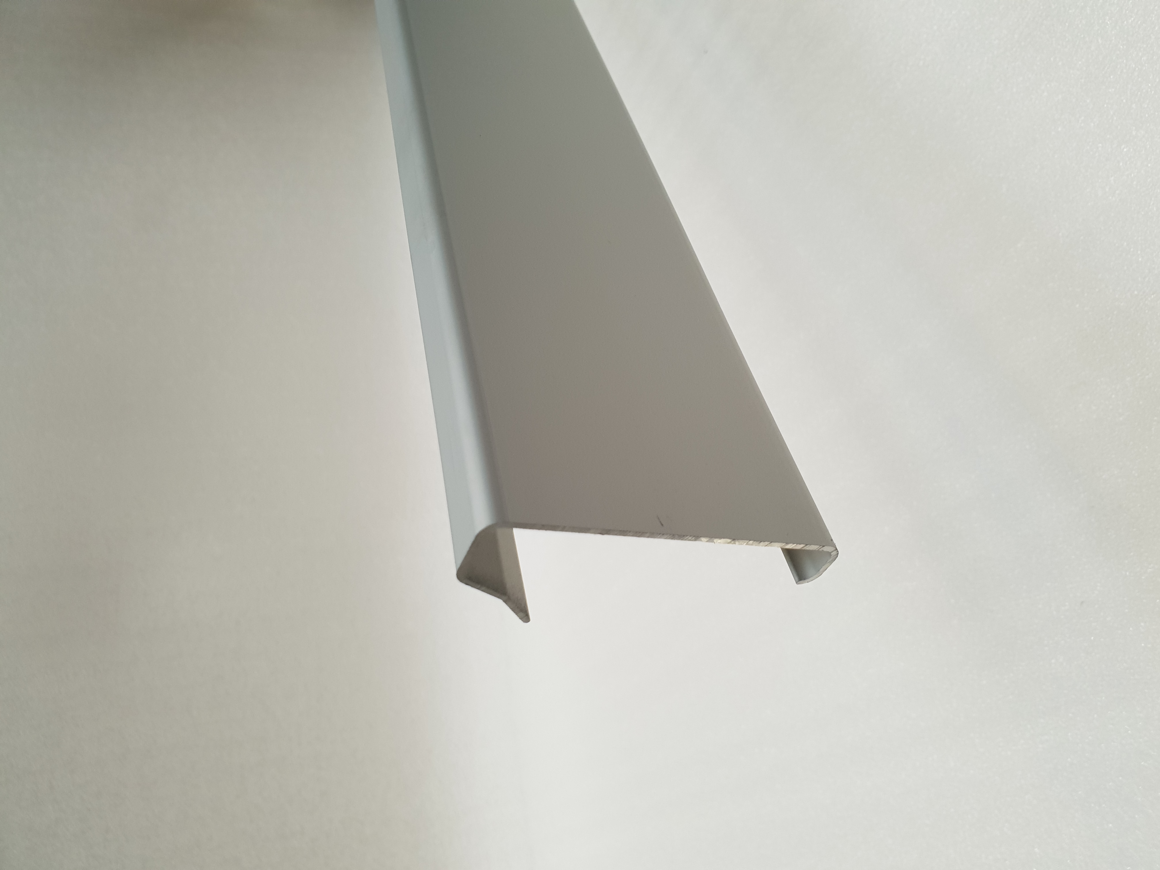 Alu dakrand clips elevate overzetstuk ral kleur 3m/st eur/lm