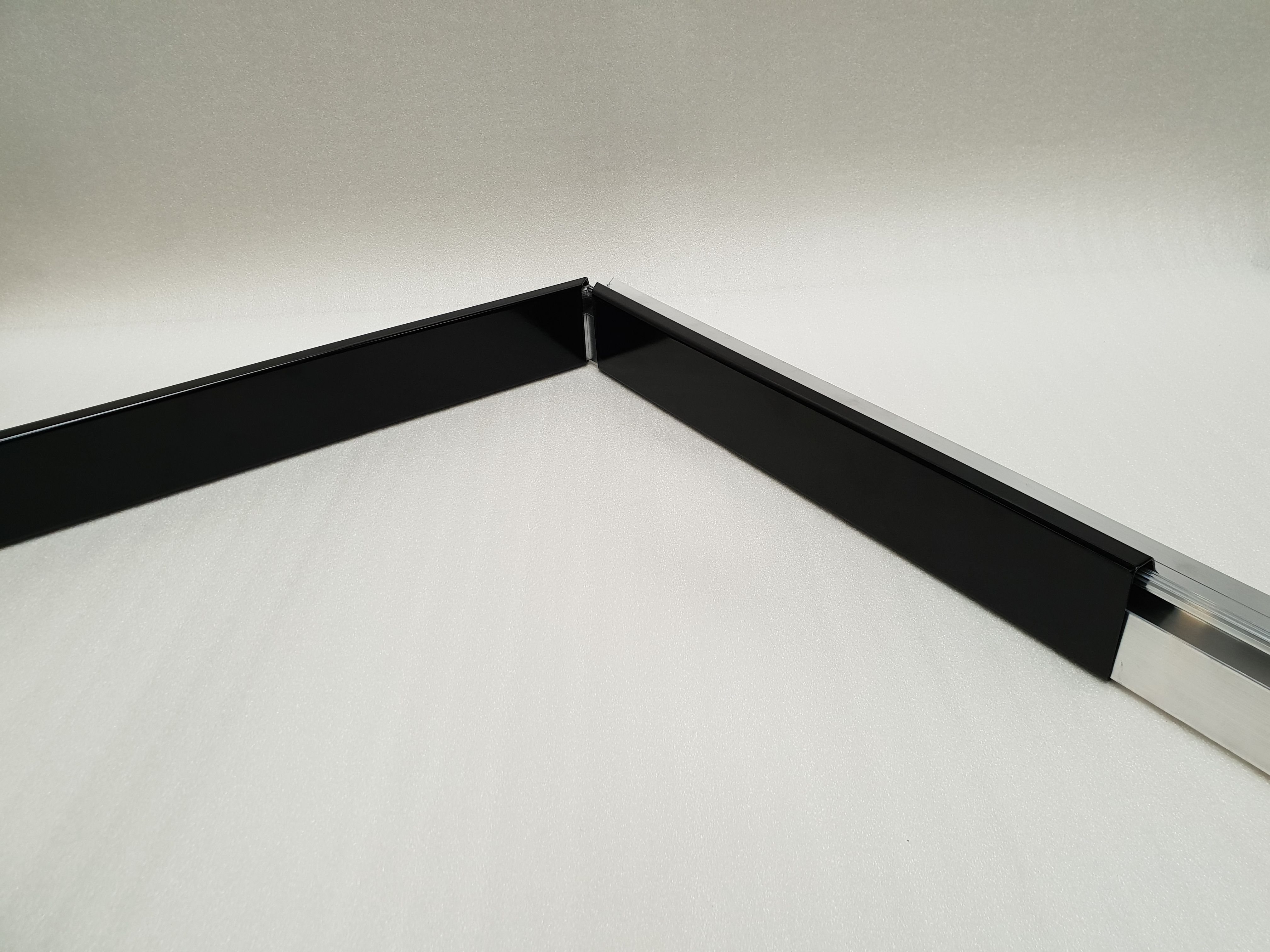 Alu dakrand clips elevate overzetstuk zwart structuur ral 9005 hoek binnen eur/st (bestaat uit linker en rechter stuk)