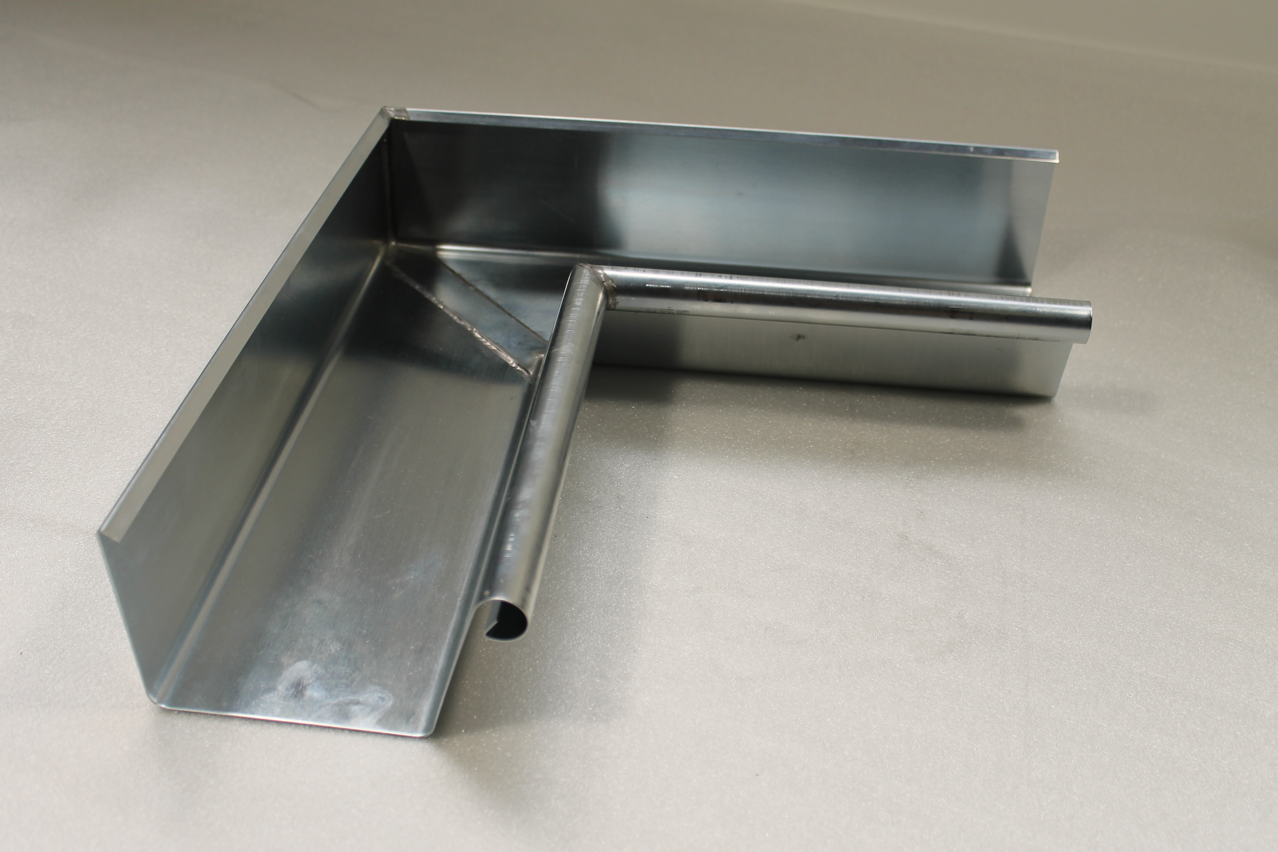 Zink   vm hoek bi 9/12/8 zs 360 4st/ds eur/st 220022340